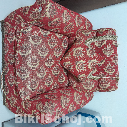 ৪ সিটের সোফা (৩টা+১টা) ১টি টি-টেবিল (১টি 2সিটের সোফা ফ্রি)